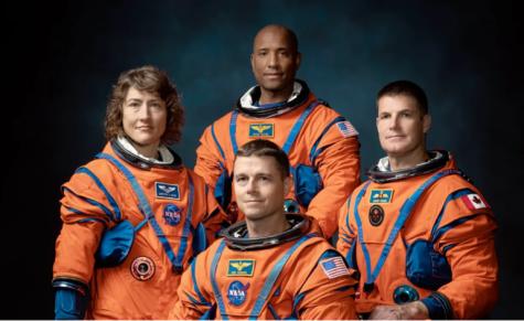 https://spacenews.com/nasa-announces-crew-for-artemis-2-mission/